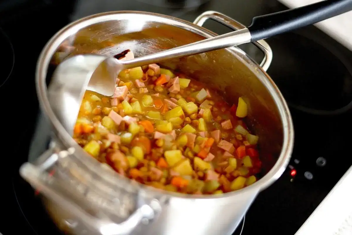 Jak pasteryzować zupy – proste metody i najczęstsze błędy do uniknięcia