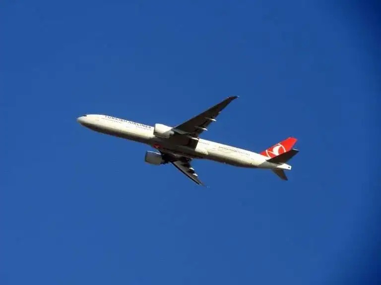 Ile trwa lot z Polski do Turcji? Sprawdź czas przelotu i trasy