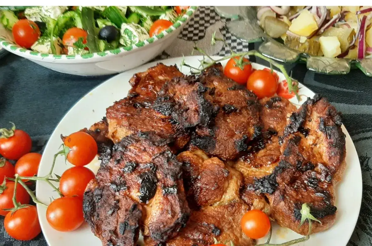 Pyszna karkówka w marynacie na grilla - uniknij suchego mięsa