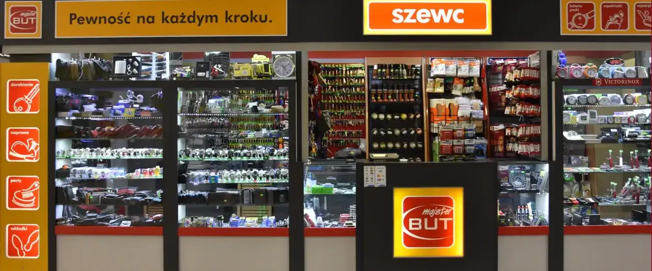 Sklep z kluczami, zegarkami i akcesoriami. Tutaj można dorobić klucz, naprawić obuwie i kupić drobne przedmioty.