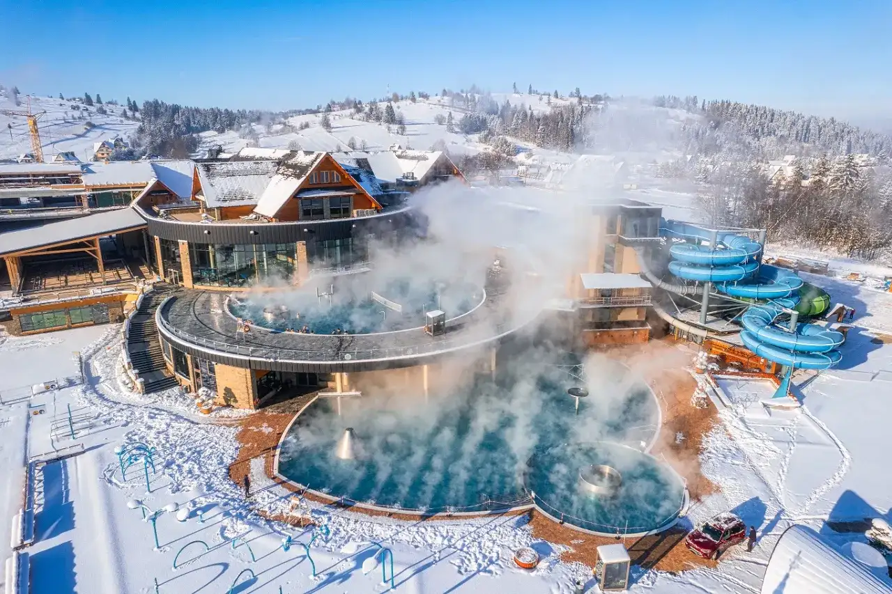 Legalna kąpiel w górach: Odkryj najlepsze jeziora i termy