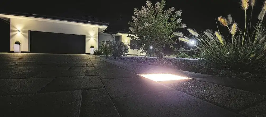 Oświetlenie podjazdu co ile: Jak uniknąć ciemnych miejsc i kosztów