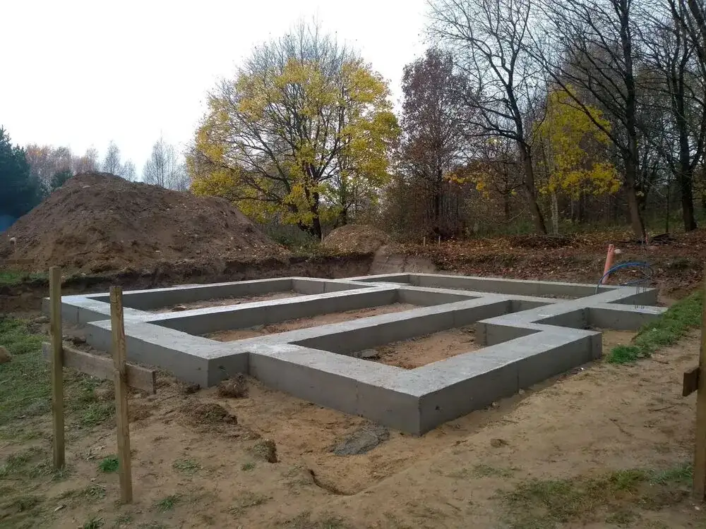 Jak zabezpieczyć fundamenty przed zimą: 5 skutecznych metod