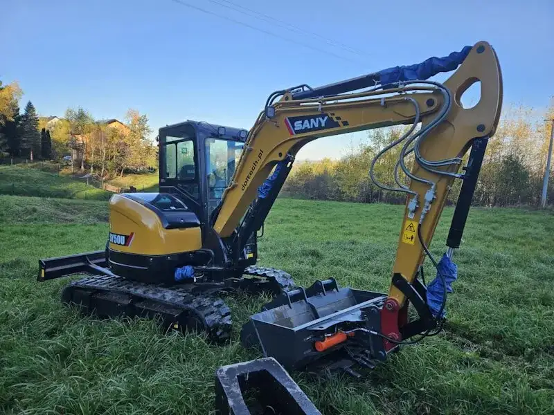 Ile kosztuje wynajem koparki bez operatora? Ceny, które zaskakują