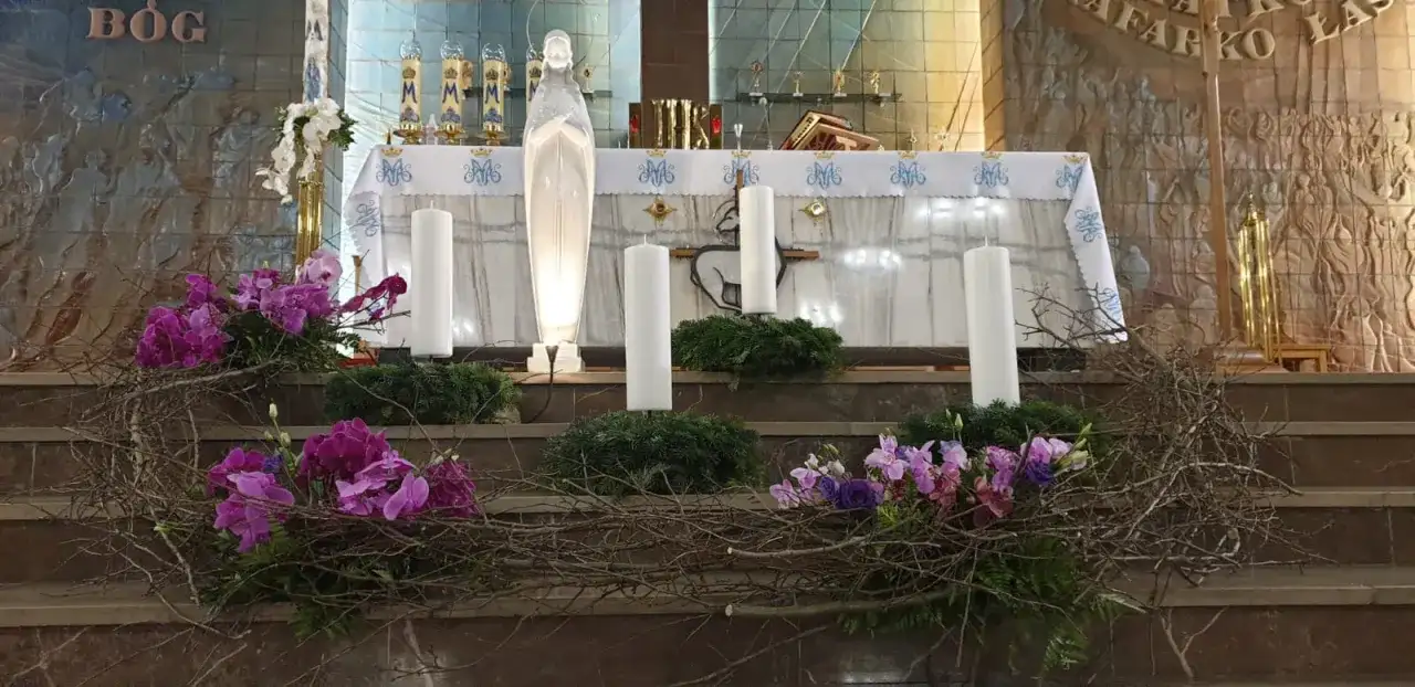 Jak udekorować kościół na adwent: inspiracje, które zachwycą wiernych