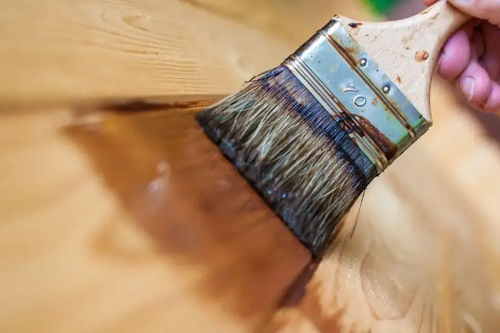 Czy można pomalować boazerię? Najlepsze metody i farby do renowacji.