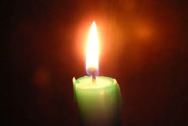 Czy przelewanie wosku to grzech? Poznaj naukę Kościoła katolickiego