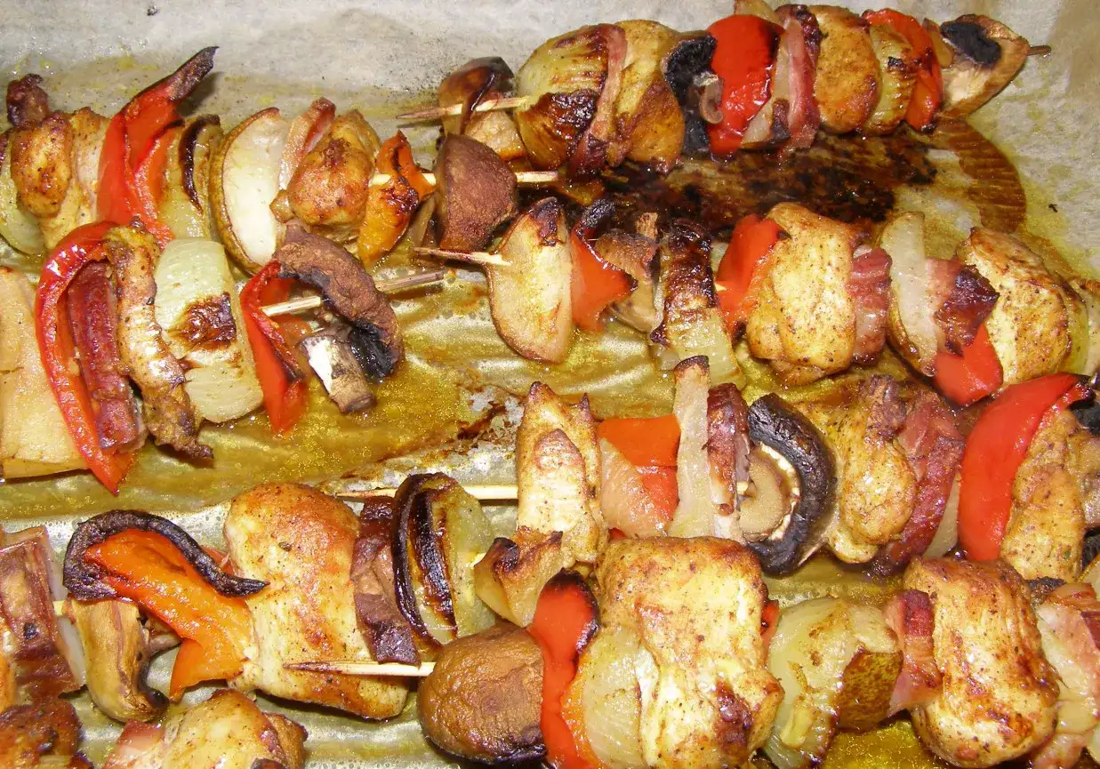 Ile piec szaszłyki drobiowe w piekarniku, aby były soczyste?