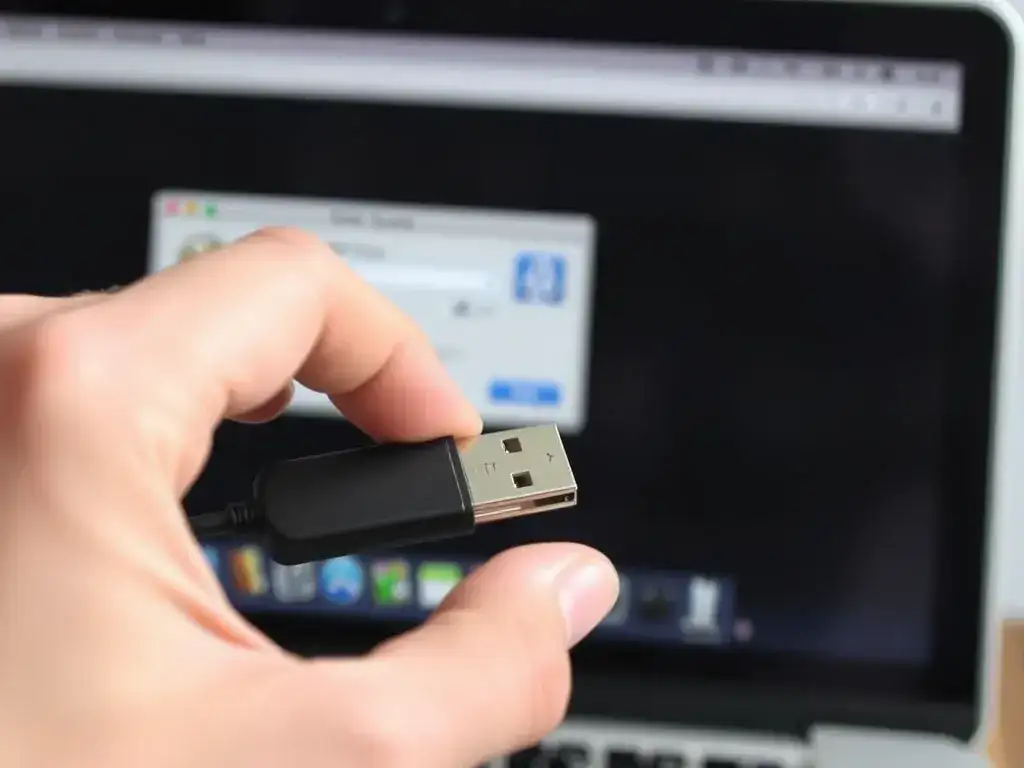 Jak sformatować pendrive na MacBooku bez utraty danych i problemów
