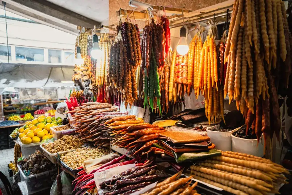 Najlepsze zakupy i pamiątki z Gruzji - poznaj unikatowe produkty lokalne