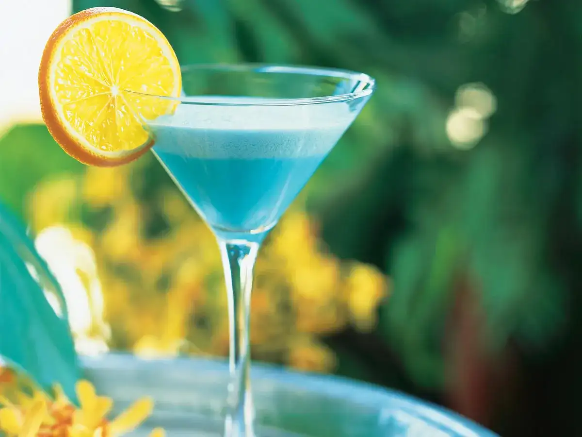 Przepis na drink Blue Moon: orzeźwiający koktajl na każdą okazję