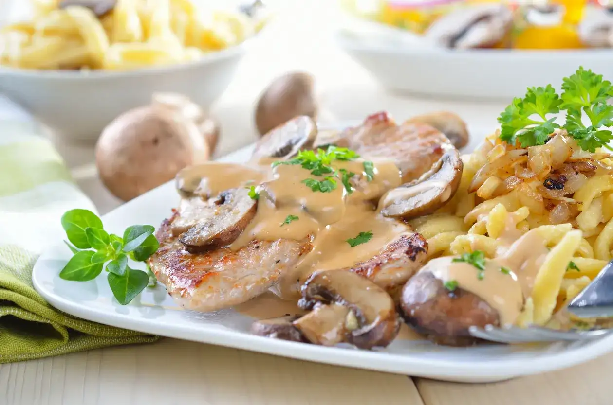 Szybki przepis na eskalopki drobiowe, które zachwycą Twoich gości