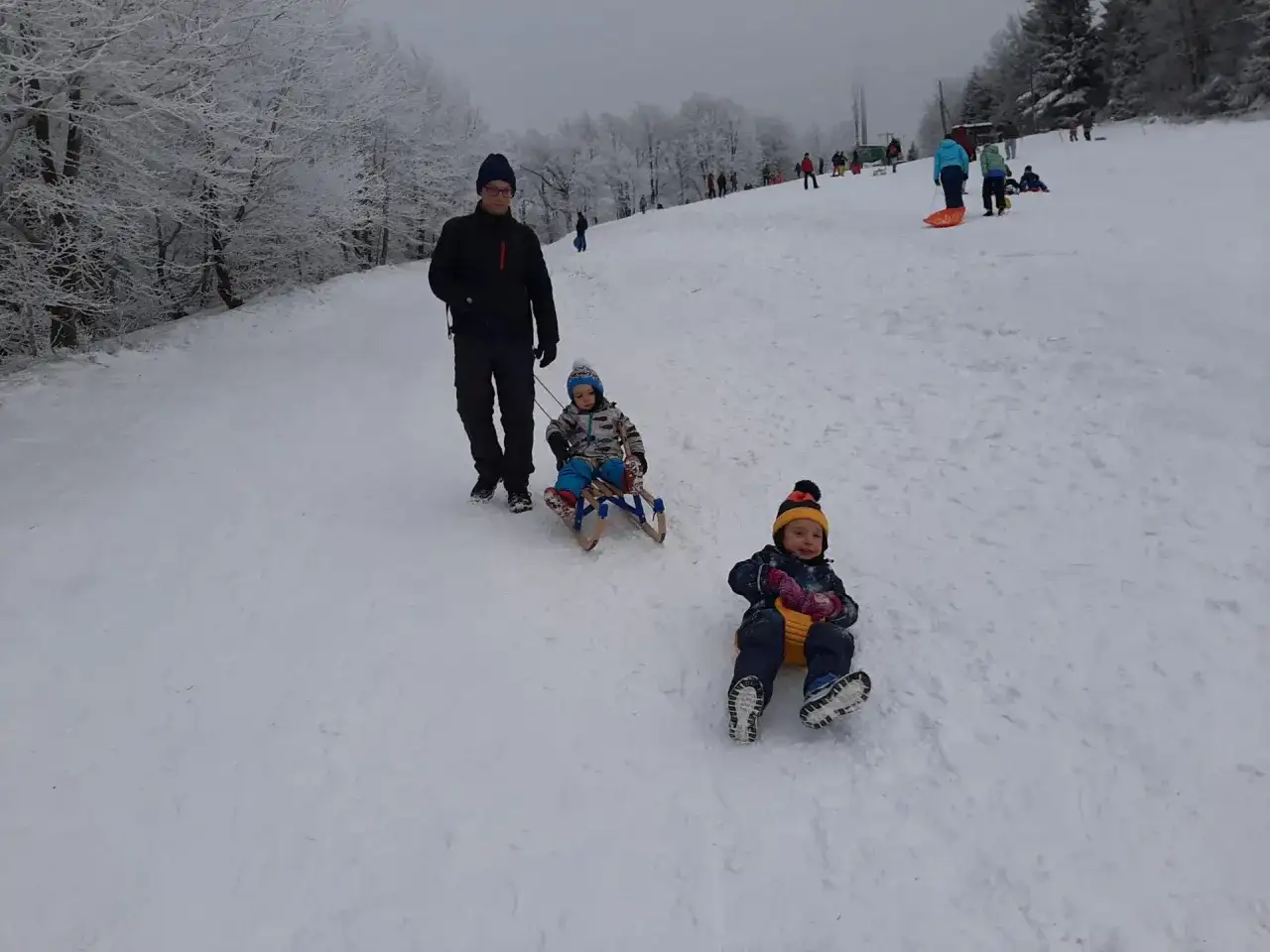 Gdzie na sanki z dzieckiem w Dolnośląskiem? Najlepsze miejsca dla rodzin