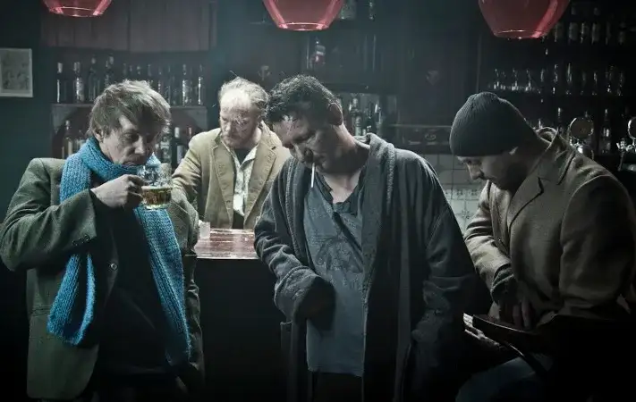 Filmy o alkoholizmie: Poruszające historie, które zmieniają życie