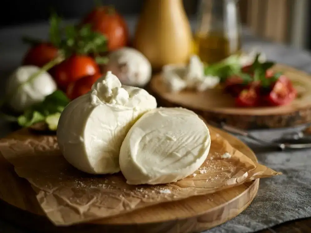 Czy mozzarella w zalewie nadaje się do pizzy? Oto, co musisz wiedzieć