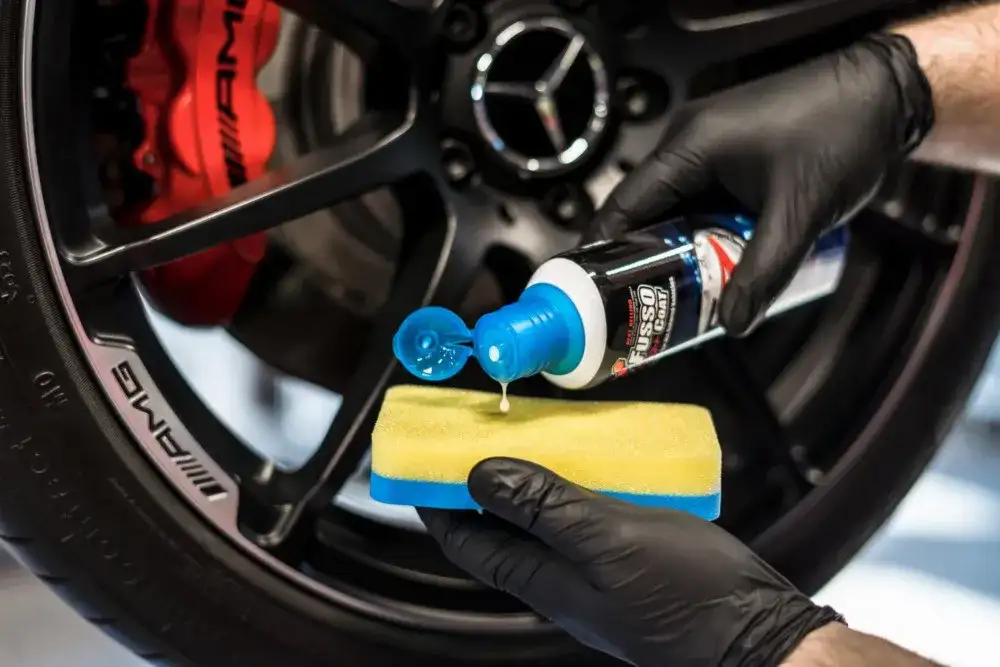 Co daje wosk na samochodzie? Ochrona i blask, które musisz znać