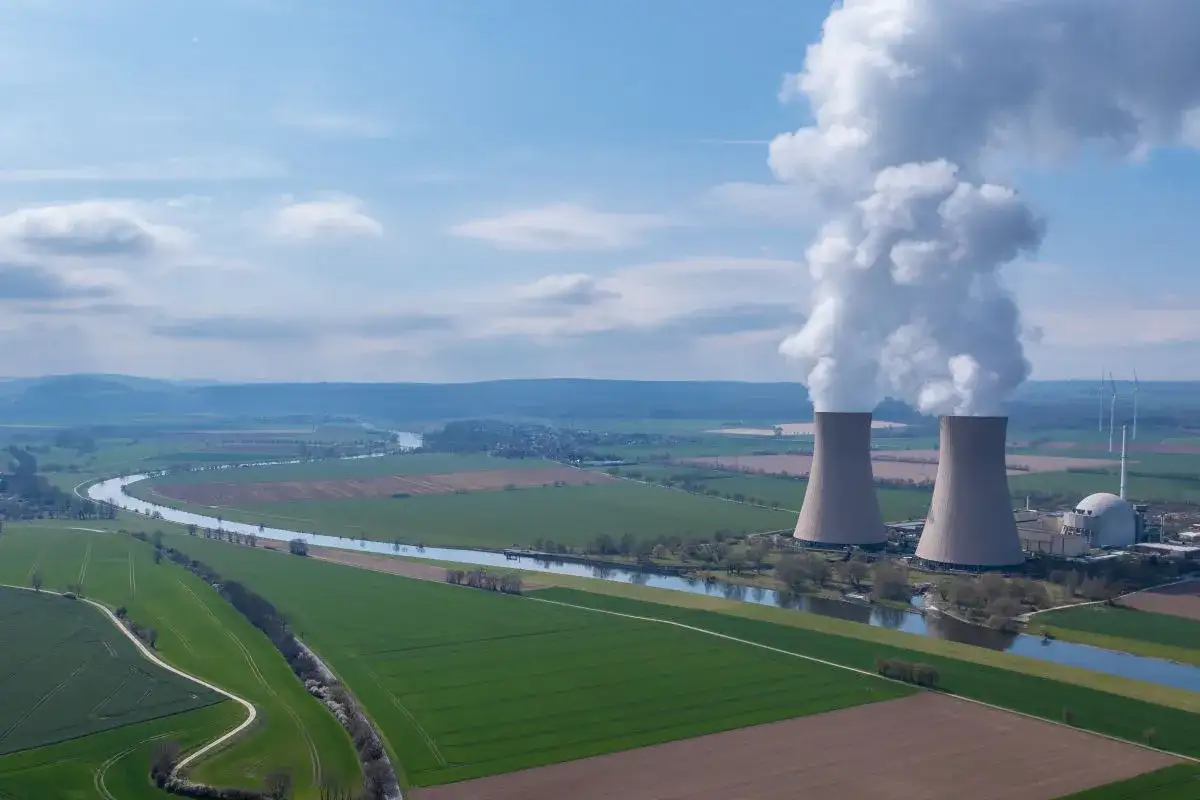 Polska elektrownia jądrowa: Czy już działa? Kiedy ruszy atom?