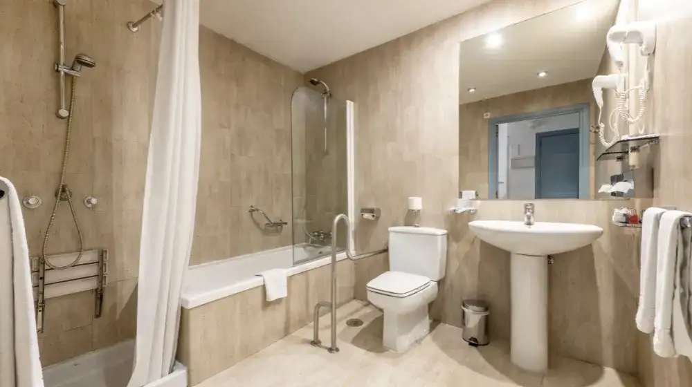 Jak uzyskać dofinansowanie na remont łazienki dla osoby niepełnosprawnej i uniknąć problemów?