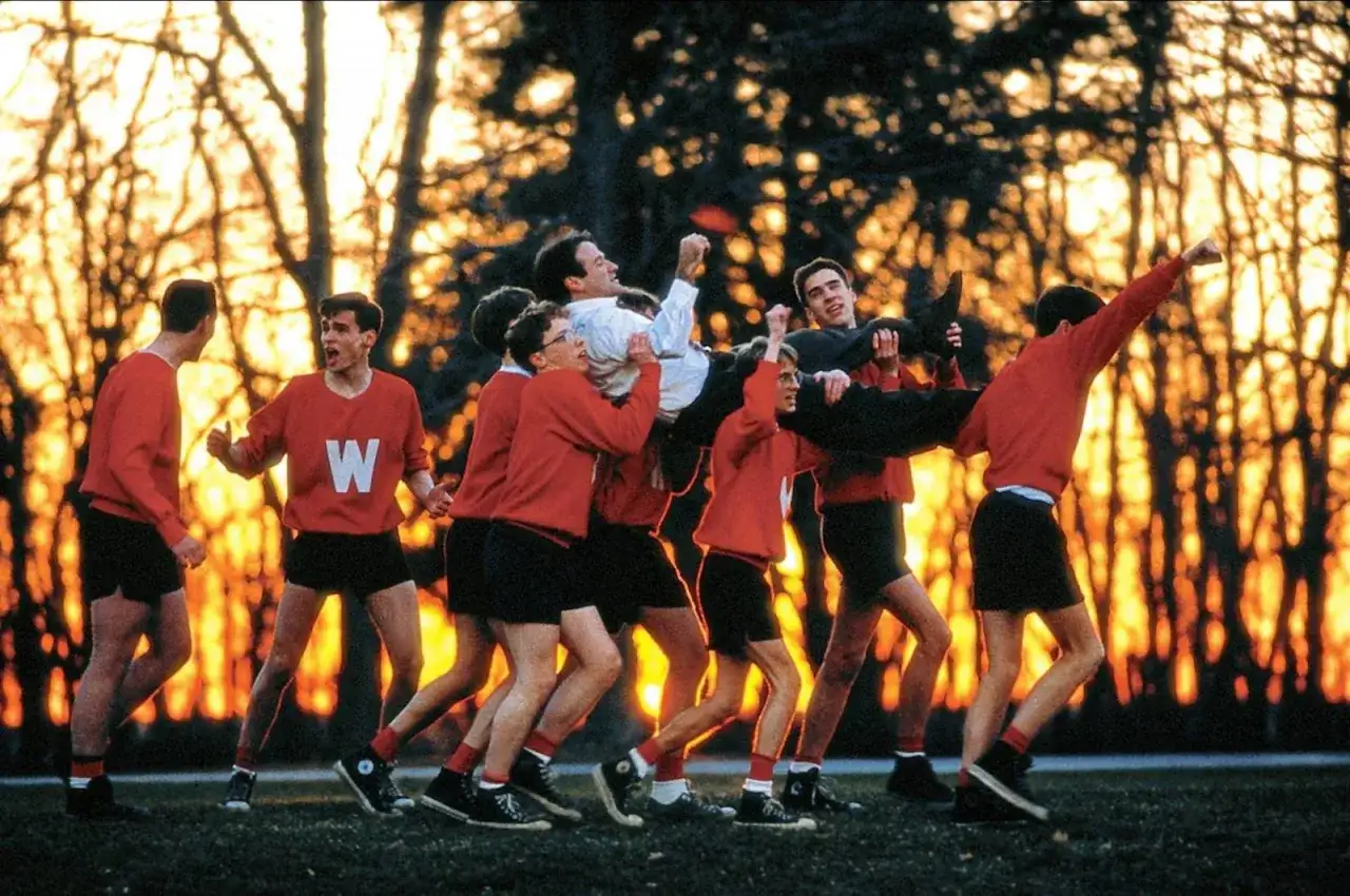 Stowarzyszenie umarłych poetów recenzja - czy warto obejrzeć ten film?