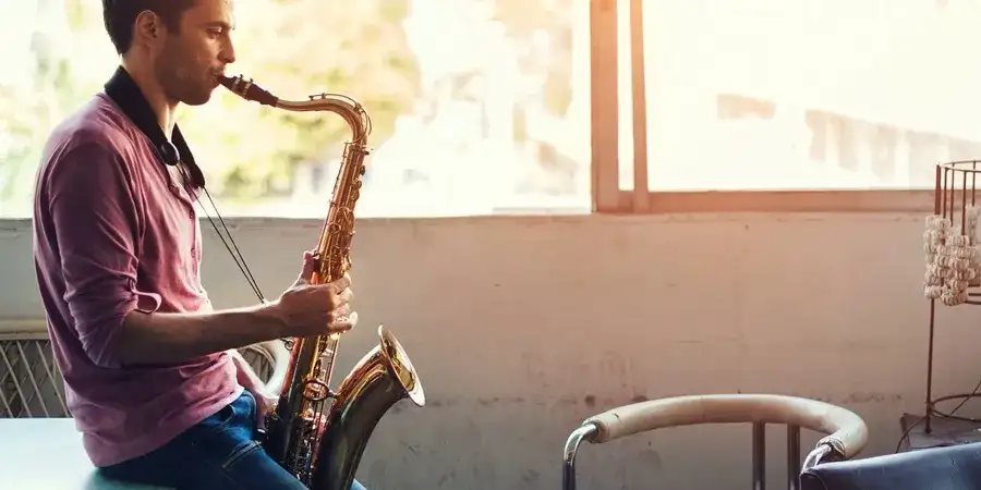 Ile naprawdę trwa nauka gry na saksofonie? Zaskakująca prawda dla początkujących