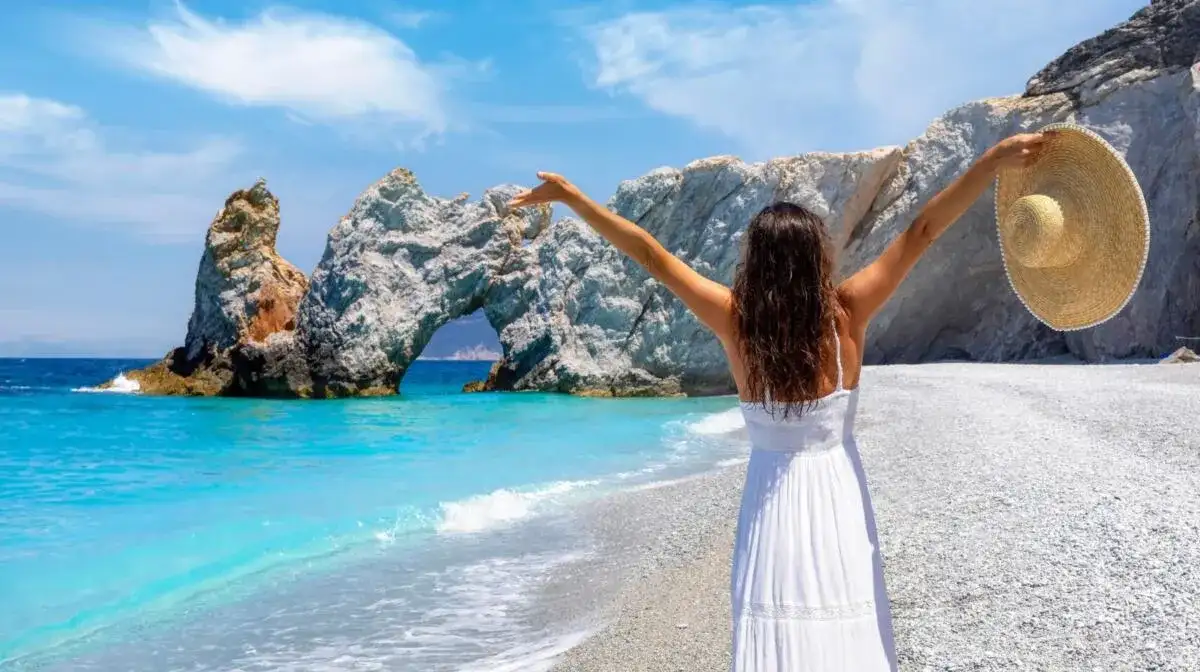 Jakie morza otaczają Grecję? Odkryj ich znaczenie i piękno