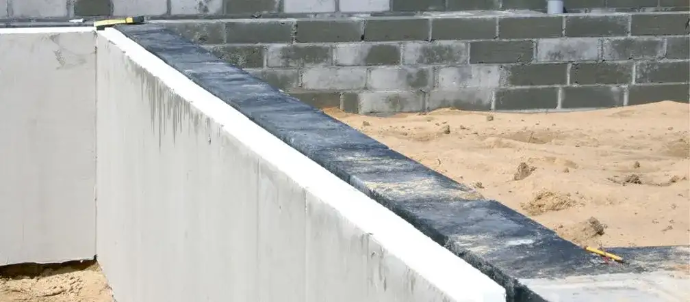 Jak głęboko ocieplać fundamenty, aby uniknąć strat ciepła?