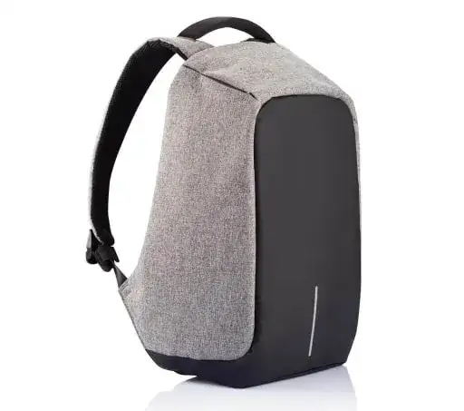 Jak przewieźć laptopa samolotem bez obaw o uszkodzenia i straty