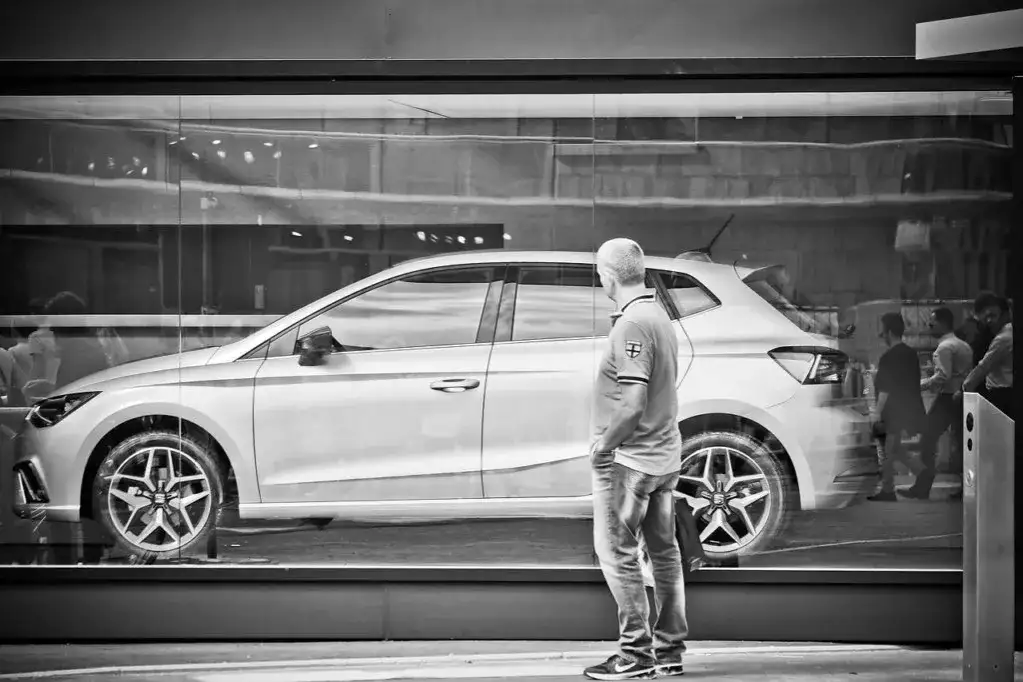 Dlaczego nie warto kupować nowego samochodu - uniknij wysokich kosztów