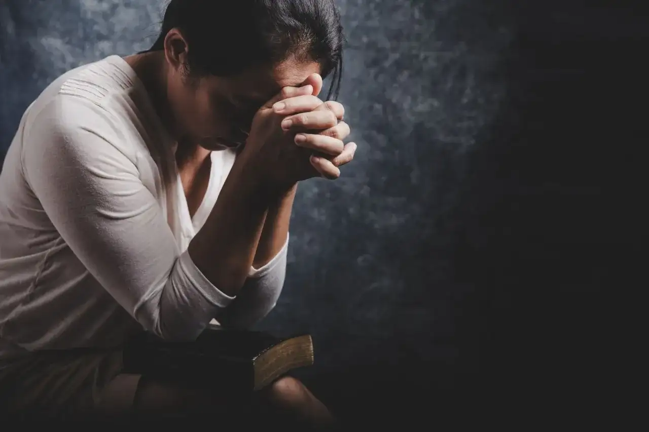 Czy brak modlitwy to grzech? Jak wpływa na twoją duchowość