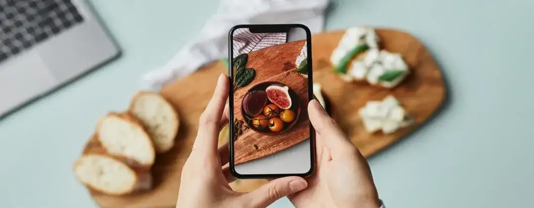 Tryb 0.5 w smartfonie: Jak robić szerokie ujęcia bez błędów?