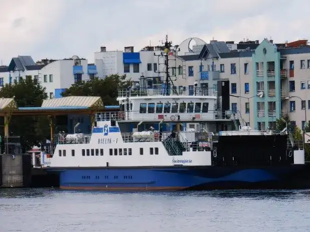 Jak kursuje prom w Świnoujściu? Sprawdź godziny i trasy rejsów