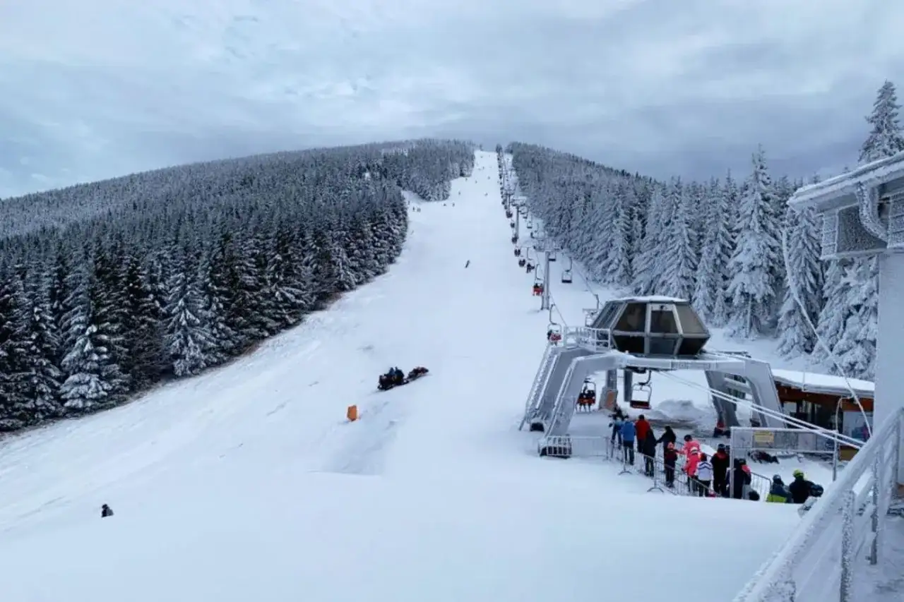 Gdzie na snowboard w Czechach? Odkryj najlepsze stoki i ośrodki