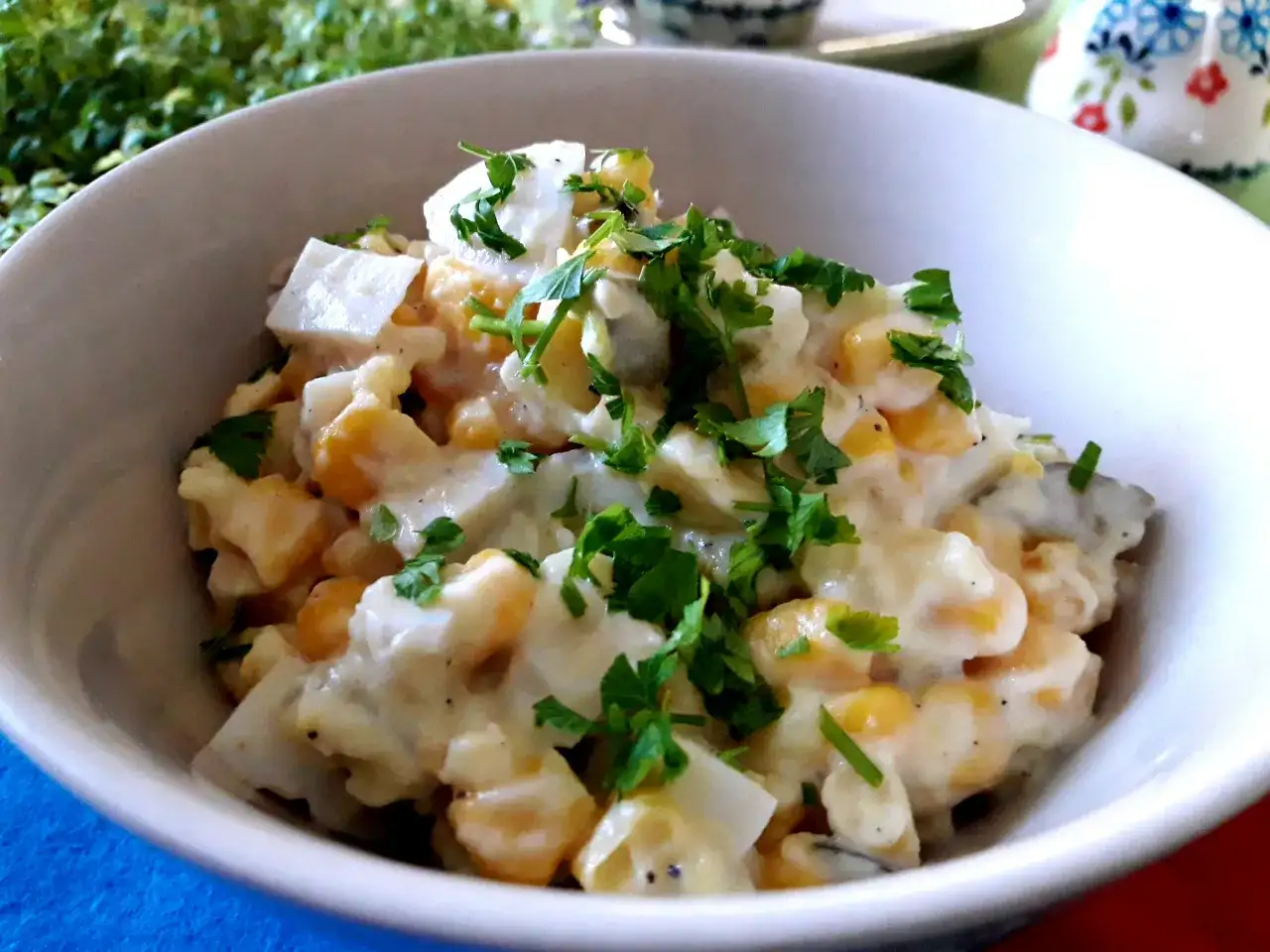 Jak przyrządzić idealną sałatkę ziemniaczaną ze śledziem? Przewodnik