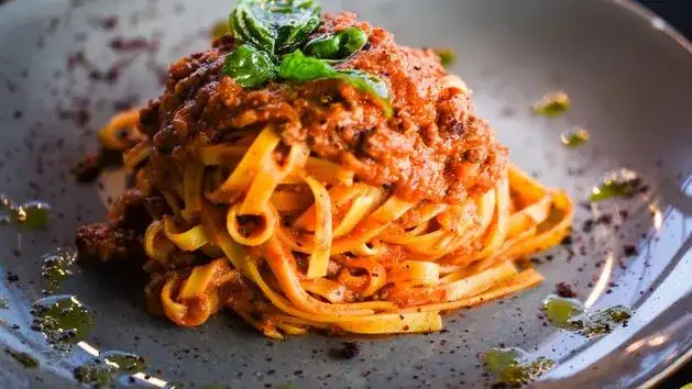 Szybkie sosy do makaronu z warzywami: przepisy w 15 minut!