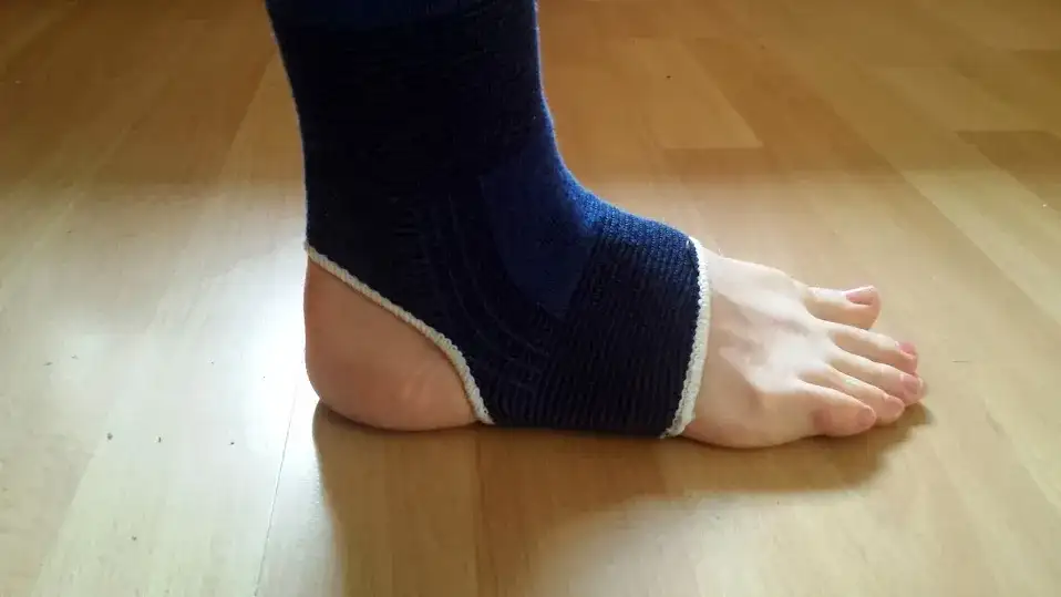 Skręcona kostka? Kiedy bezpiecznie wrócić do ćwiczeń!