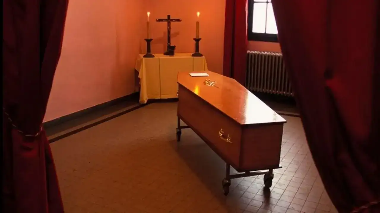 Sen o trumnie co oznacza? Odkryj jego ukryte znaczenie i symbolikę