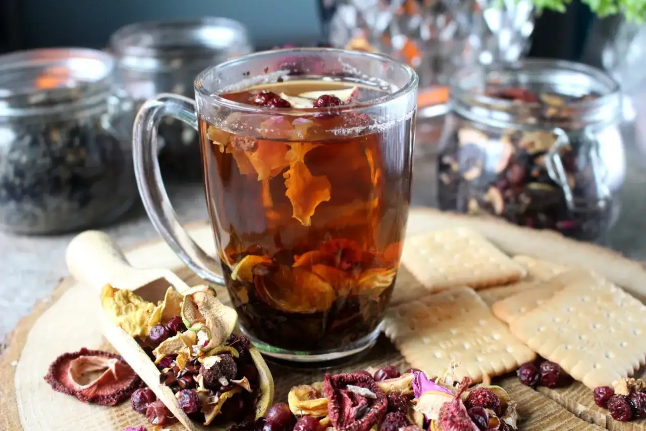 Jak przygotować aromatyczną herbatę z suszonych owoców w domowym zaciszu