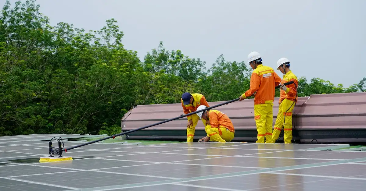 Jak skutecznie myć panele fotowoltaiczne? Poradnik 2025