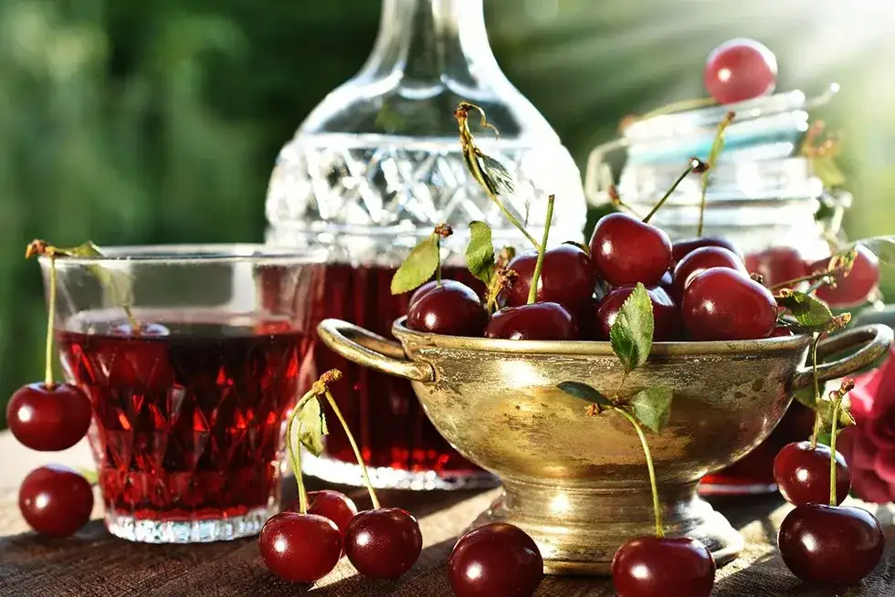 Z czego zrobić nalewkę? Odkryj 50+ pomysłów na domowe trunki