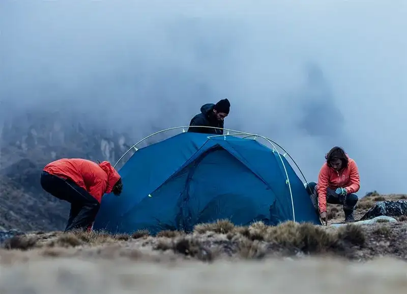 Jak rozłożyć namiot instrukcja - uniknij najczęstszych błędów w rozkładaniu