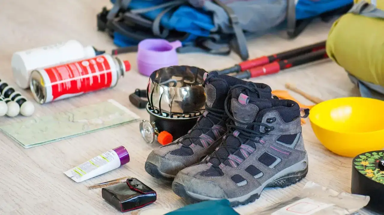 Co spakować na wyjazd w góry, aby uniknąć kłopotów i cieszyć się przygodą