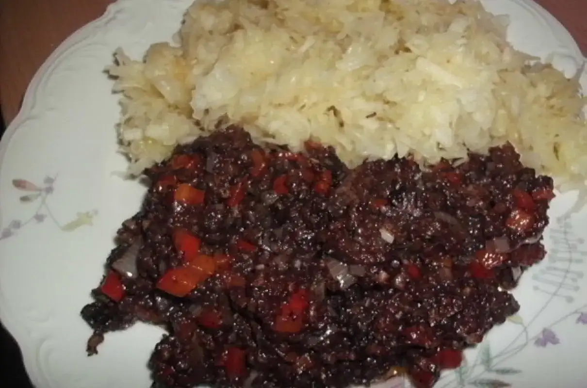 Jaką surówkę do kaszanki wybrać, aby zaskoczyć gości?