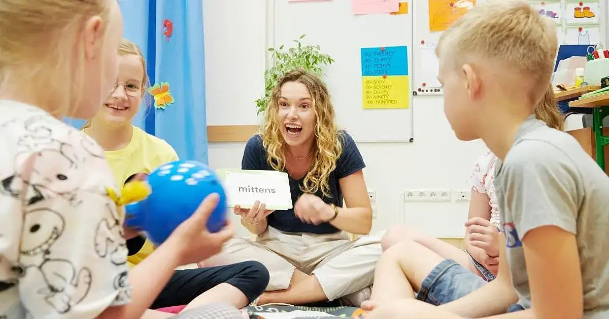 Zajęcia kreatywne z języka angielskiego: jak uczynić naukę przyjemną?