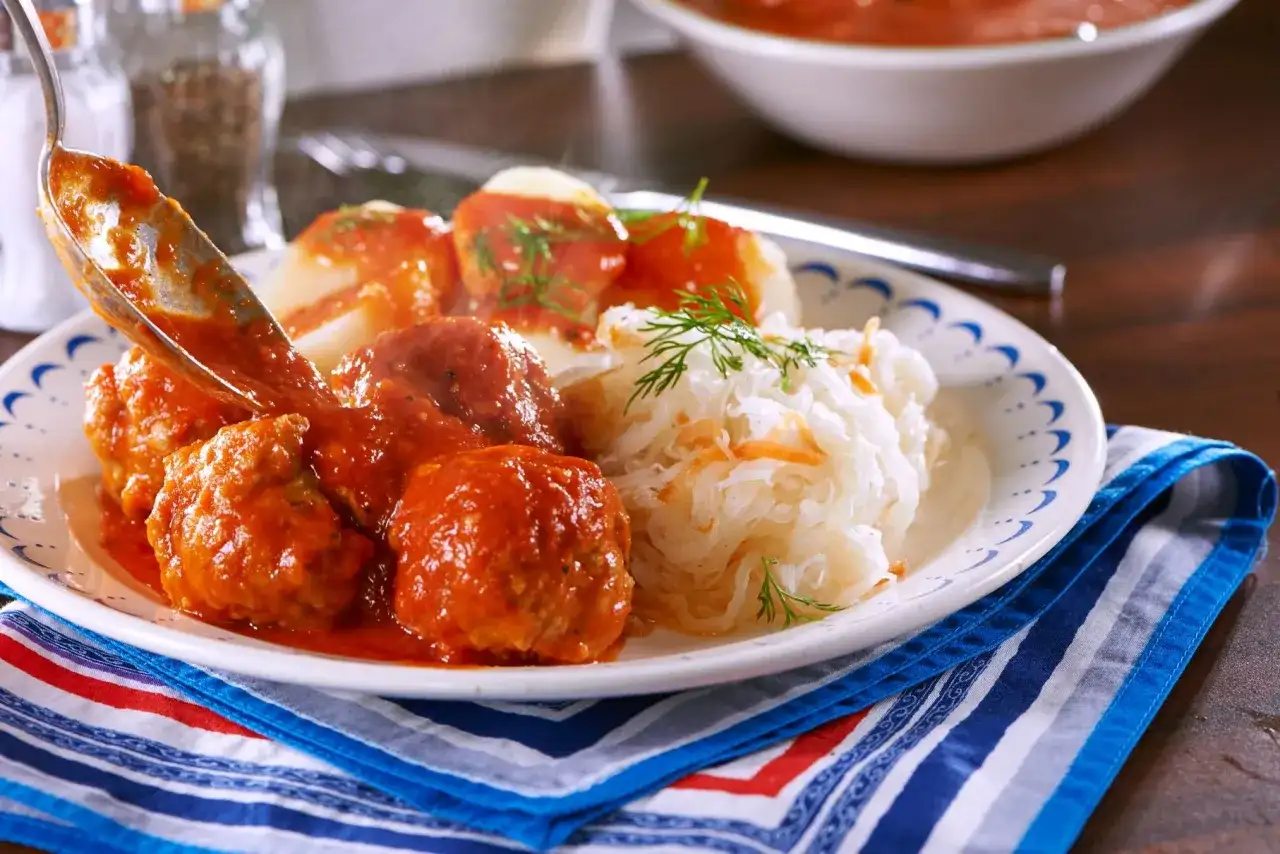 Jakie pulpety w sosie pomidorowym dla dzieci zachwycą maluchy?