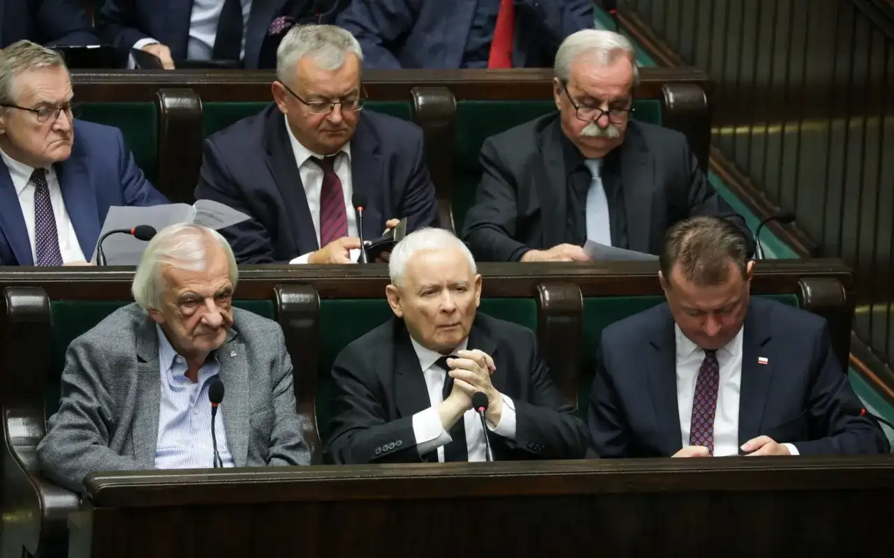 Dlaczego Kaczyński musiał zginąć? Polityczne tło i kontrowersje