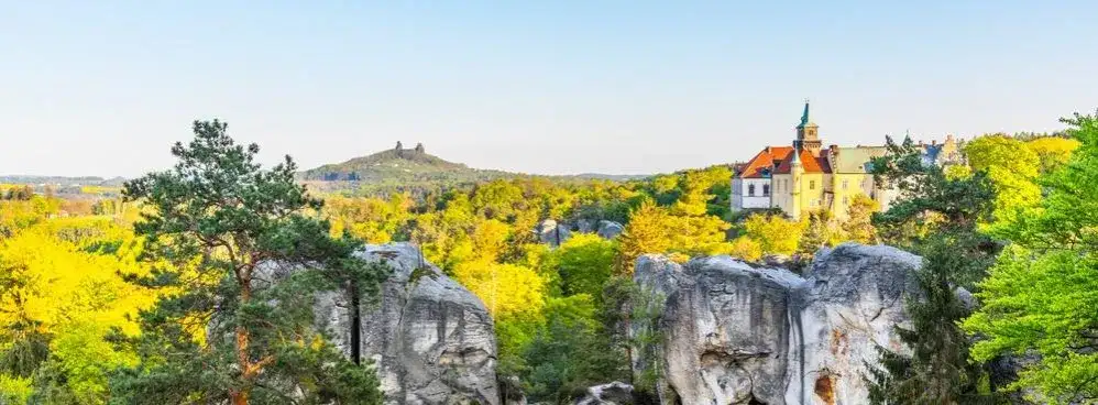 Czechy na weekend? Co zwiedzić poza Pragą: zamki, skały, Morawy!
