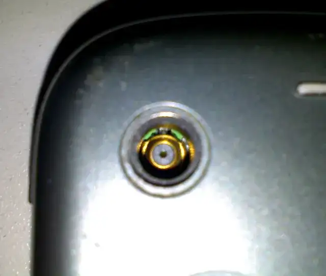 Jak podłączyć antenę zewnętrzną do smartfona i poprawić zasięg