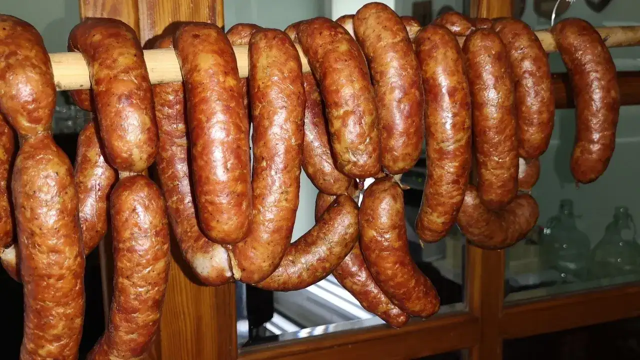 Najlepsze sposoby na kiełbasę z ognia – unikaj błędów przy pieczeniu