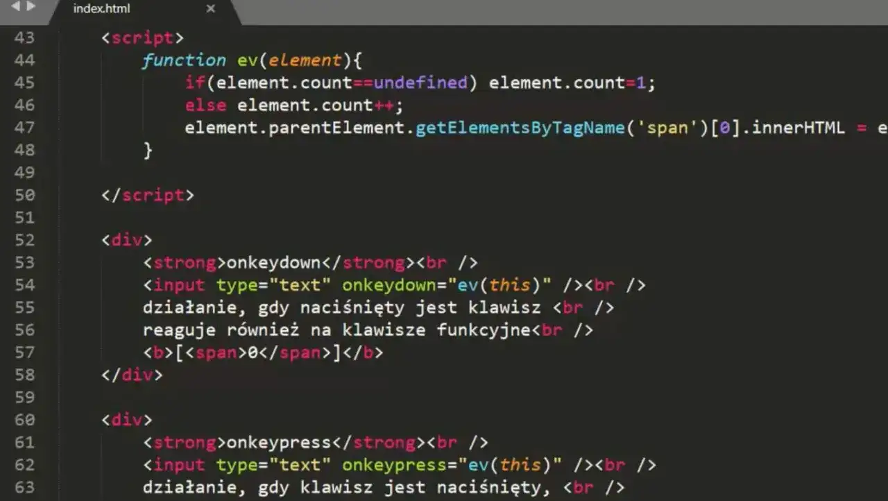 Kod JavaScript w pliku index.html obsługuje zdarzenia klawiatury, pokazując, jak html ile gelişmiş web işlemleri są realizowane.