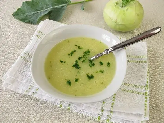 Jak zrobić zupę z kalarepy - łatwy przepis na zdrowe danie wiosenne